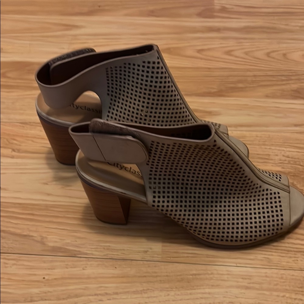 Cityclassified Tan Heels with Chunky Heel and Peep-Toe